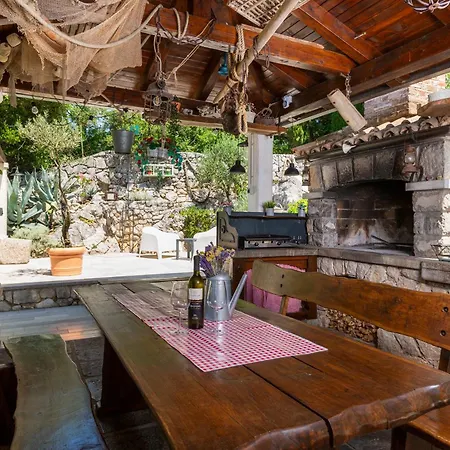 Dom wakacyjny House - Old Olive Porozina
