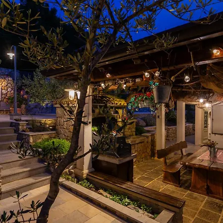 House - Old Olive * Porozina