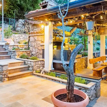 House - Old Olive *